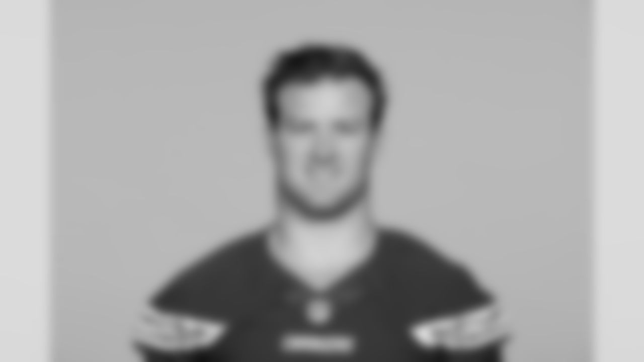 Jeremiah Attoachu leaves the team facilities for Oakland on Saturday, Oct. 14, 2017.