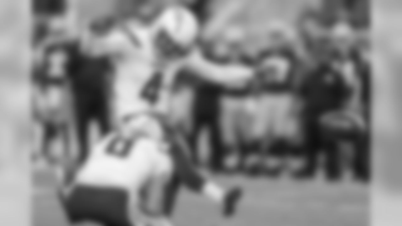 Roberto Aguayo kicks a 36-yard field goal against the San Francisco 49ers during the last preseason game.