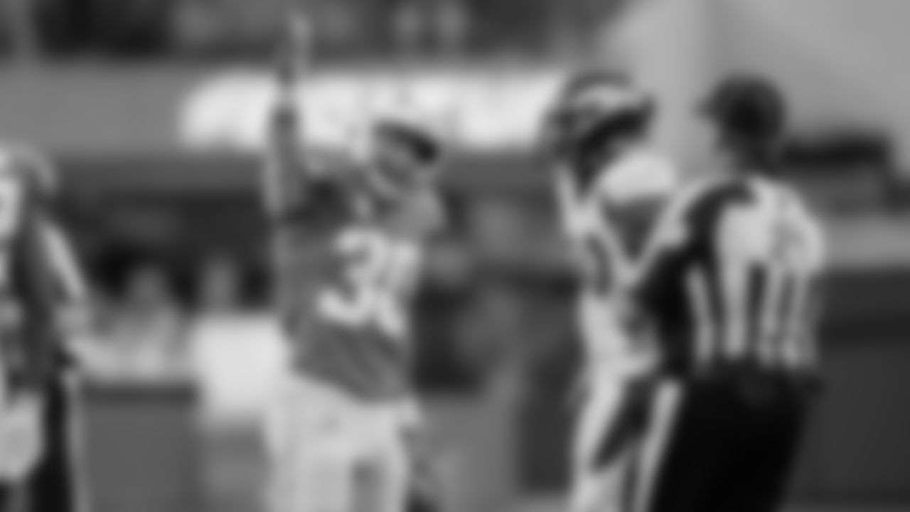 21TopShots_Ekeler_048