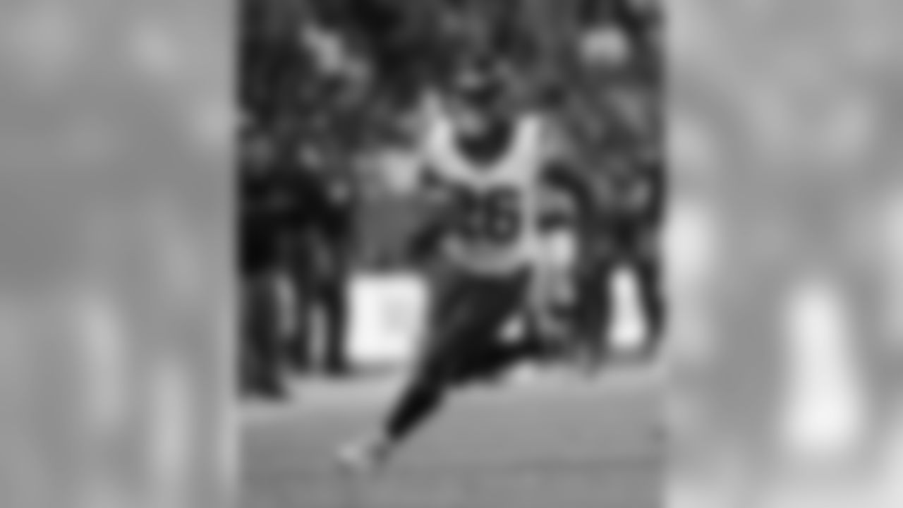 Houston Texans running back Lamar Miller runs upfield during the first half of an NFL football game against the Oakland Raiders Monday, Nov. 21, 2016, in Mexico City. (AP Photo/Rebecca Blackwell)