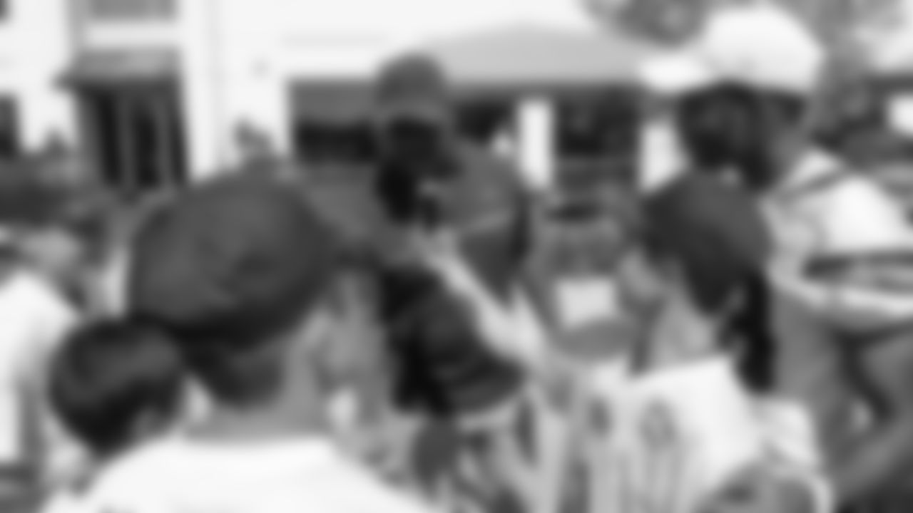 191004_NFLMexicoTochitoVisit_CME_037