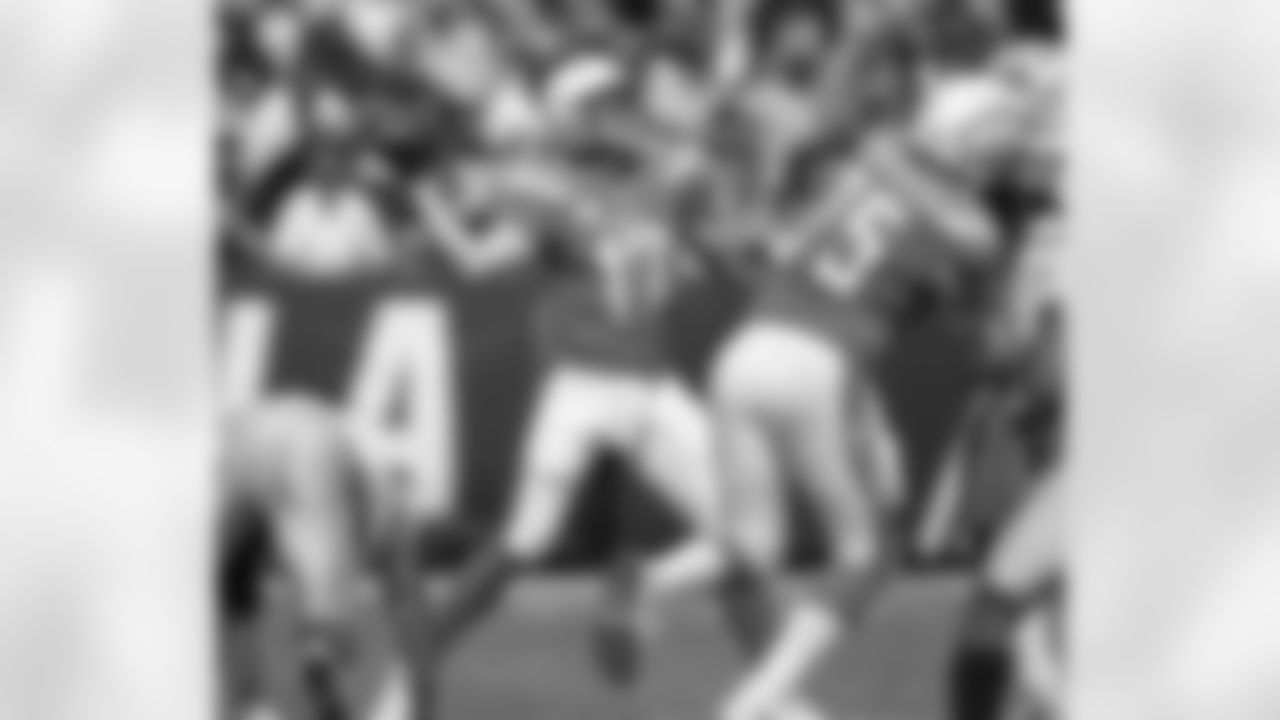 Philip Rivers lobs the ball during the Week 5 matchup against the Oakland Raiders at ROKiT Field at StubHub Center.