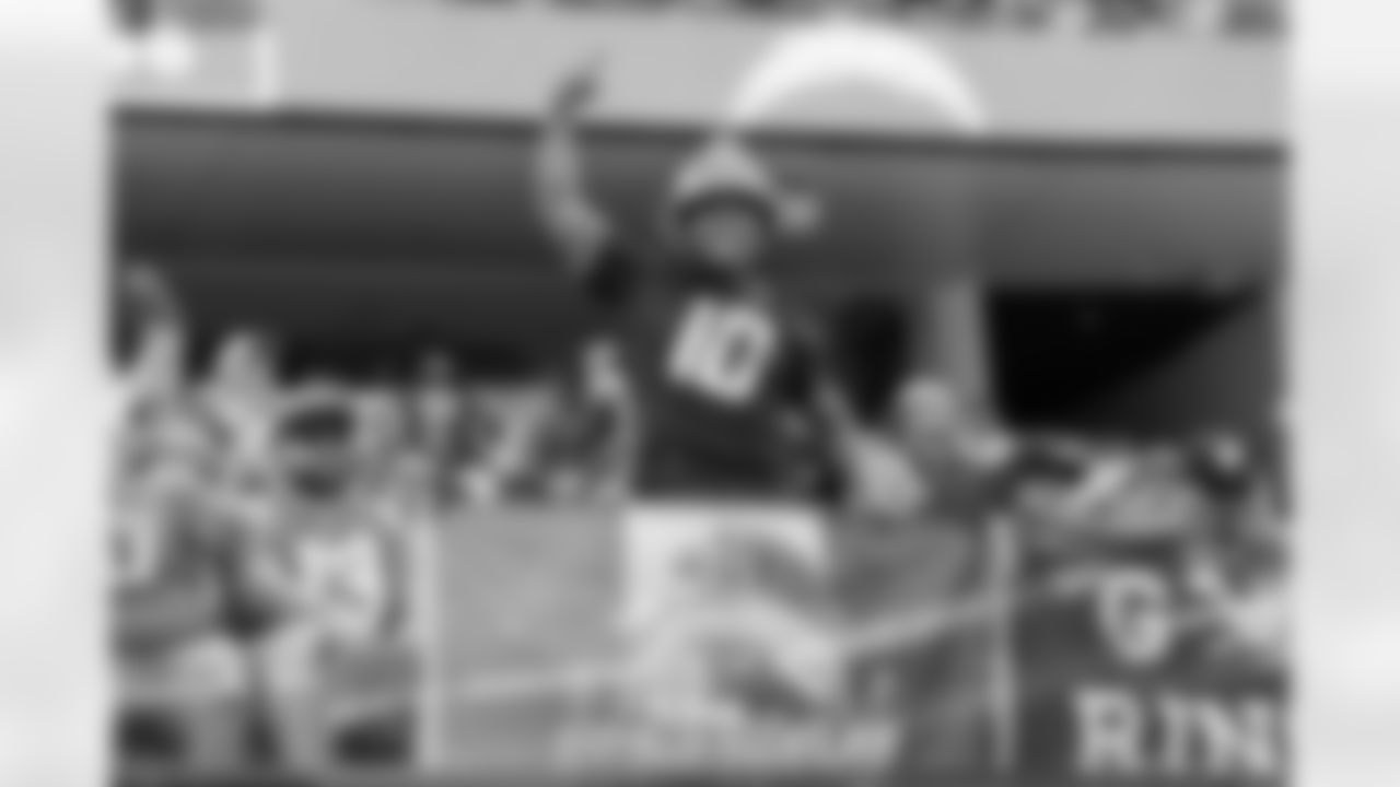 The Los Angeles Chargers play the Las Vegas Raiders on Sunday, October 1, 2023 at SoFi Stadium in Inglewood, CA.
[FINAL SCORE: LAC 24 - LV 17]