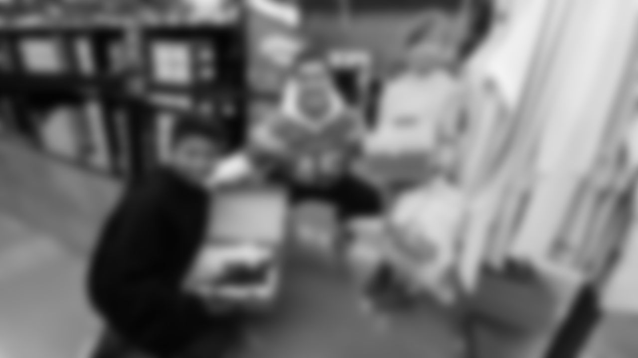 191203_ShoeGiveaway_CME_052