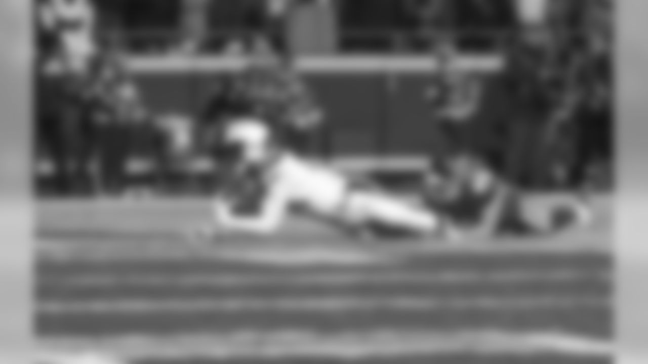 Mike Williams scores his second touchdown of the Thursday night matchup against the Kansas City Chiefs at Arrowhead Stadium.
