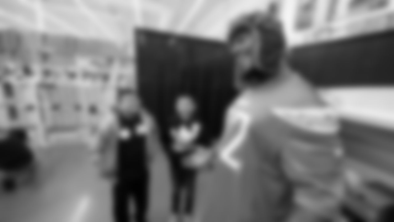 191203_ShoeGiveaway_CME_037