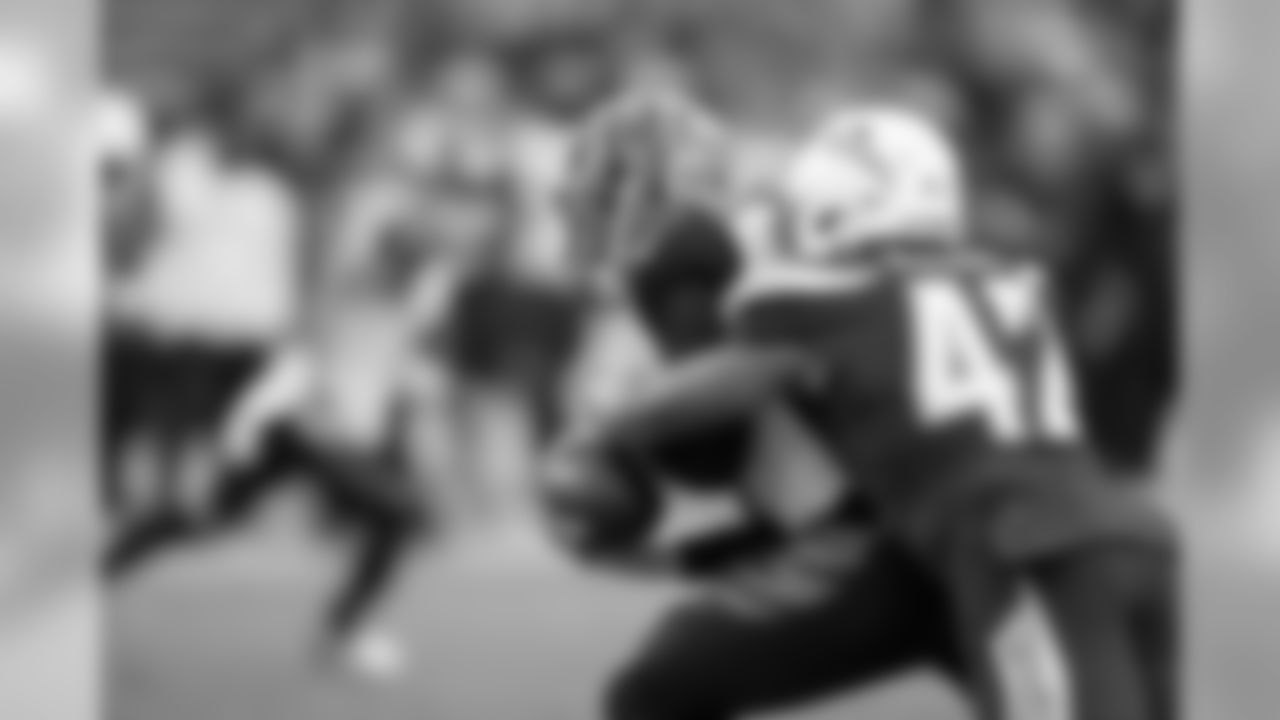 Uchenna Nwosu sacks QB Jeff Driskel vs. the Cincinnati Bengals on Sun. Dec. 9, 2018 at StubHub Center.