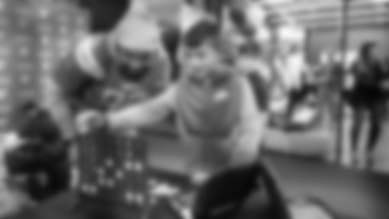 191203_ShoeGiveaway_CME_011