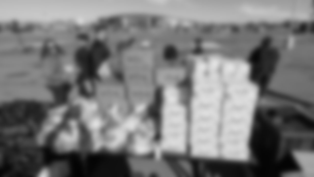 221122_TurkeyGiveaway_TN_016