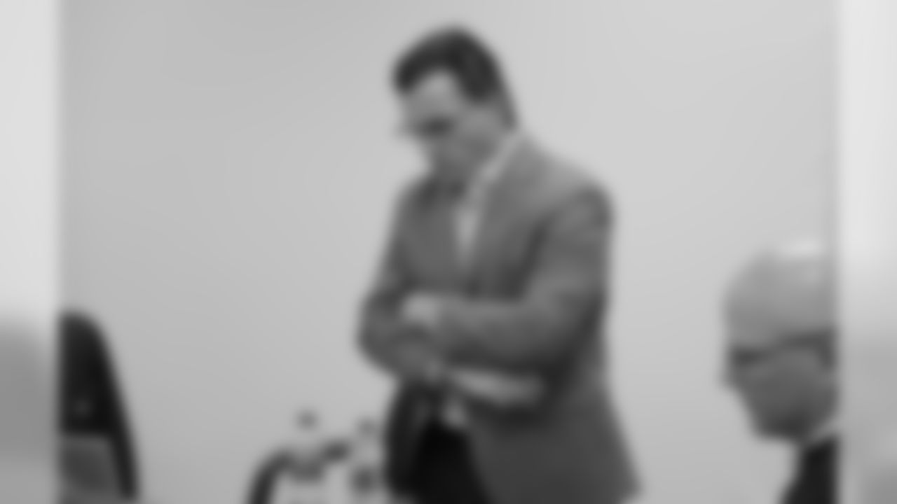 042519_Draft_Room_009