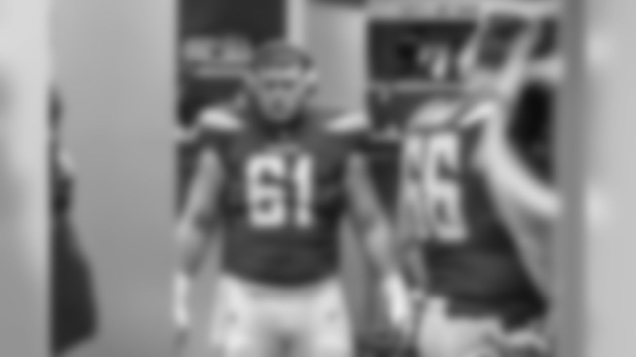 Scott Quessenberry in the locker room at LA Memorial Coliseum before the Bolts' matchup against the LA Rams.