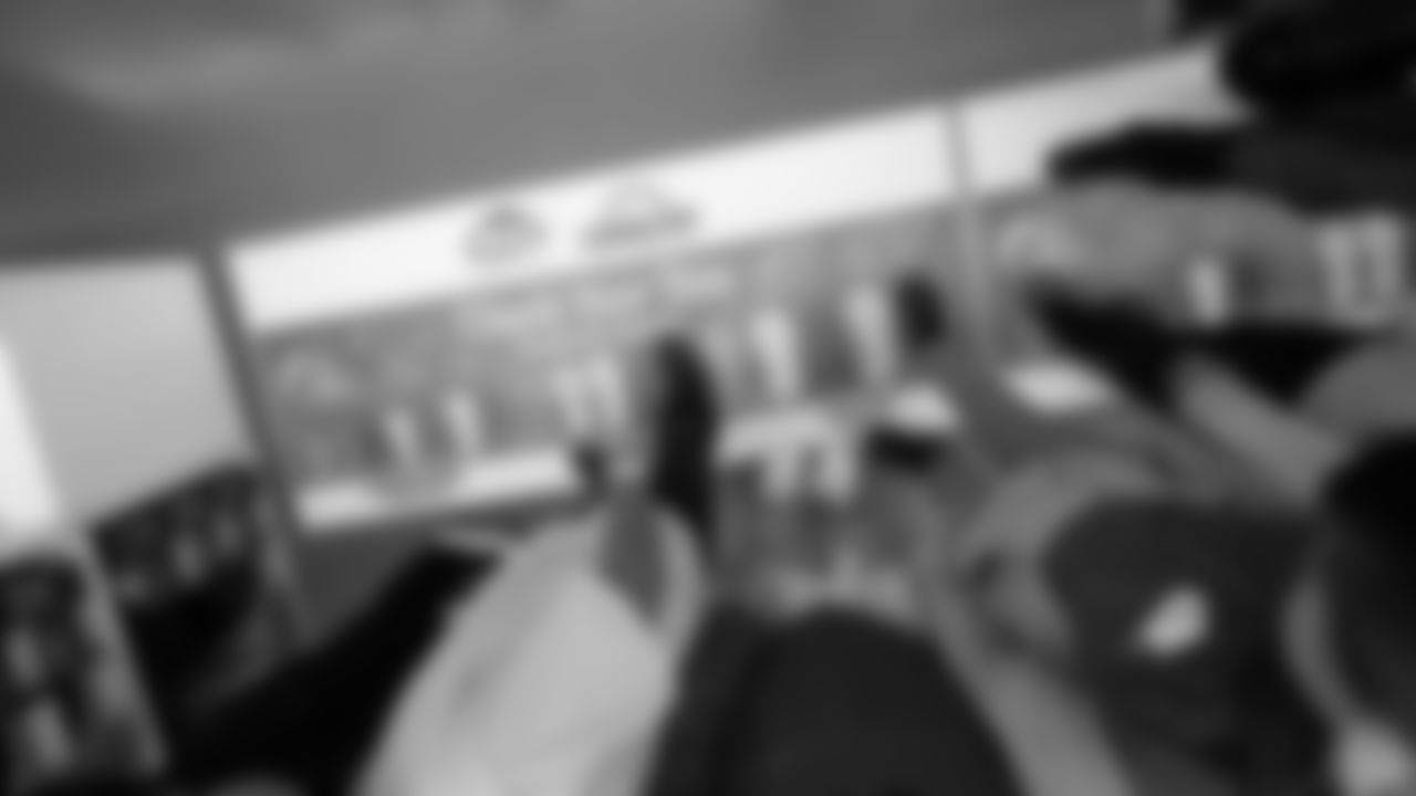 191203_ShoeGiveaway_CME_005