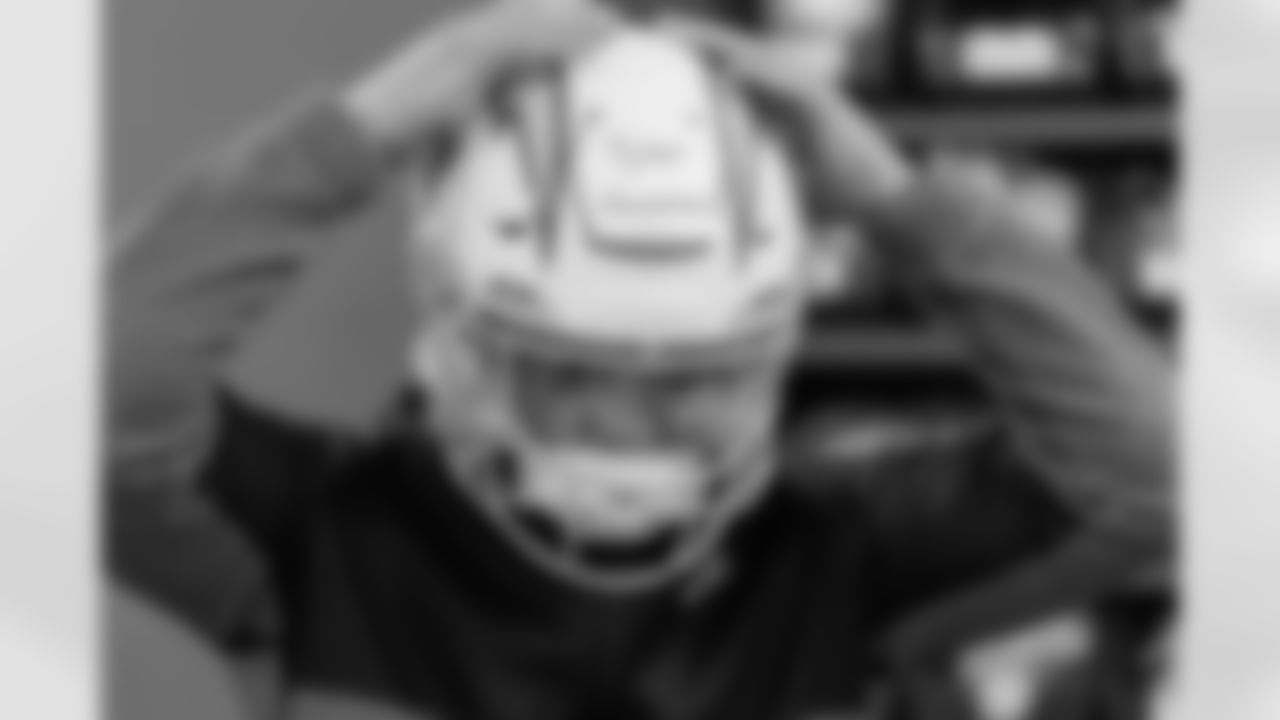The Chargers 2023 rookie class gets fitted for their gear