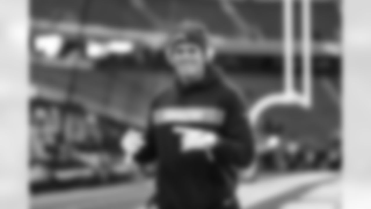 Hunter Henry on the field during warmups before the Divisional Round matchup against the New England Patriots at Gillette Stadium.