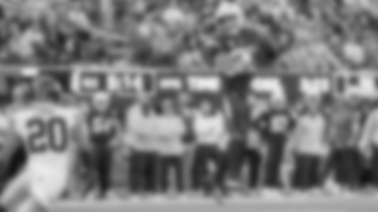21TopShots_Ekeler_040