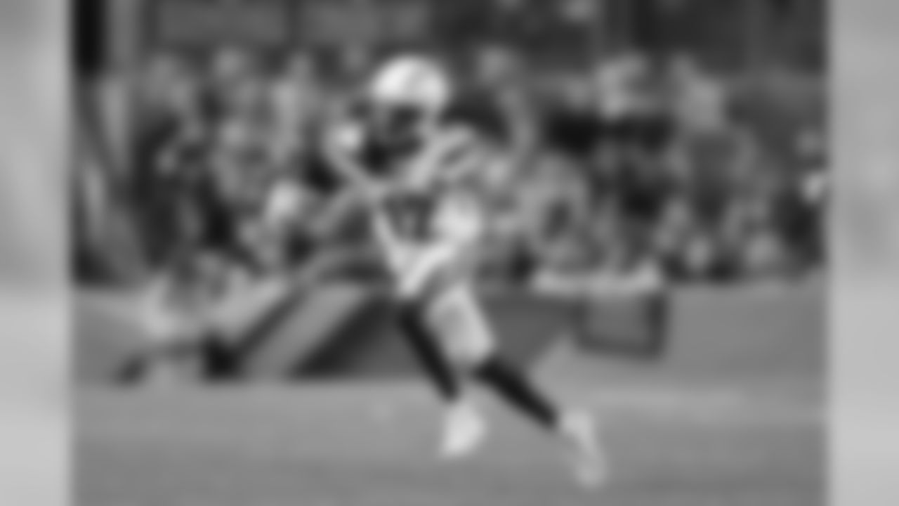 Travis Benjamin catches a pass by Philip Rivers during the Week 13 matchup against the Pittsburgh Steelers.