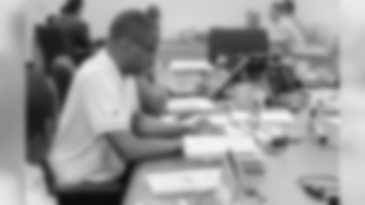 042519_Draft_Room_029