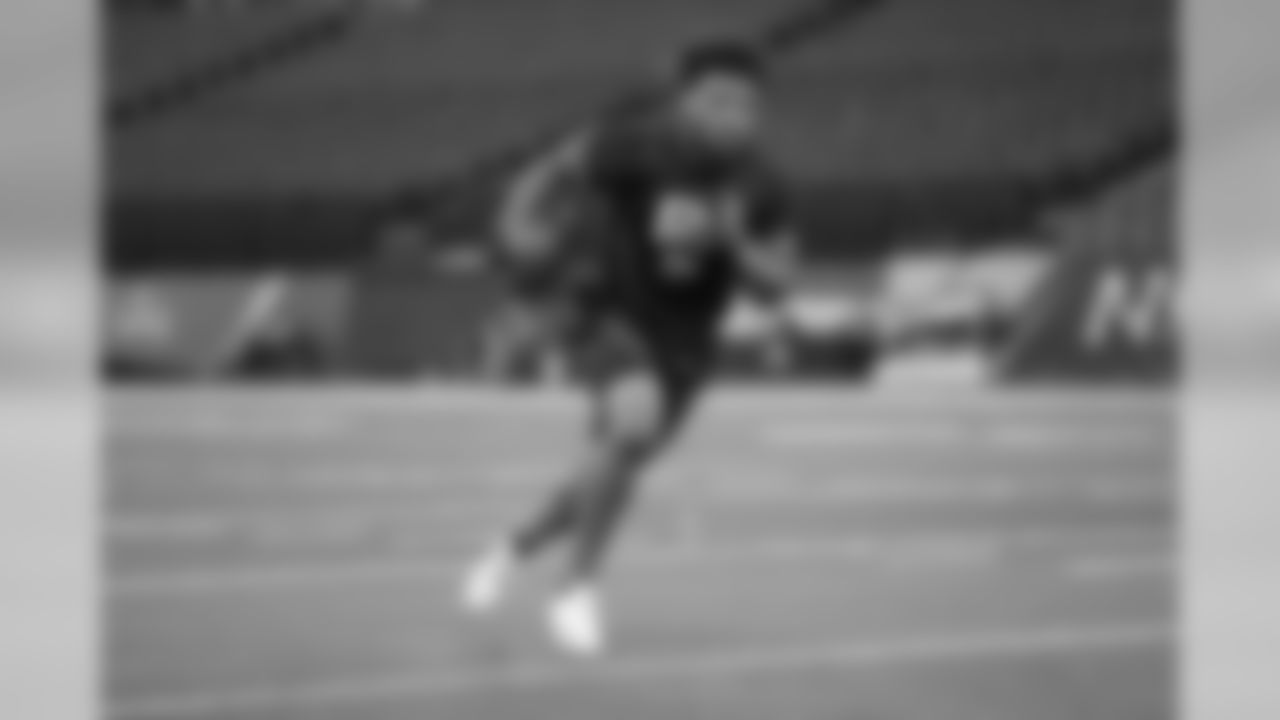 West Virginia defensive back Kyzir White runs a drill during the 2018 NFL Scouting Combine on Monday, March 5, 2018 in Indianapolis.