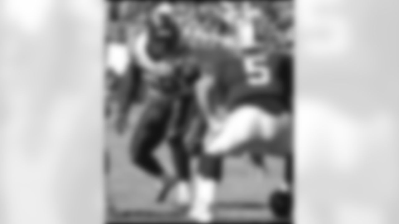 Led by yet another huge day from LaDainian Tomlinson, the Chargers picked up their fourth-straight win over the rival Raiders at McAfee Coliseum Sunday. The Bolts evened their record at 3-3 with the 27-14 victory. (Photo: Chargers.com/Mike Nowak)