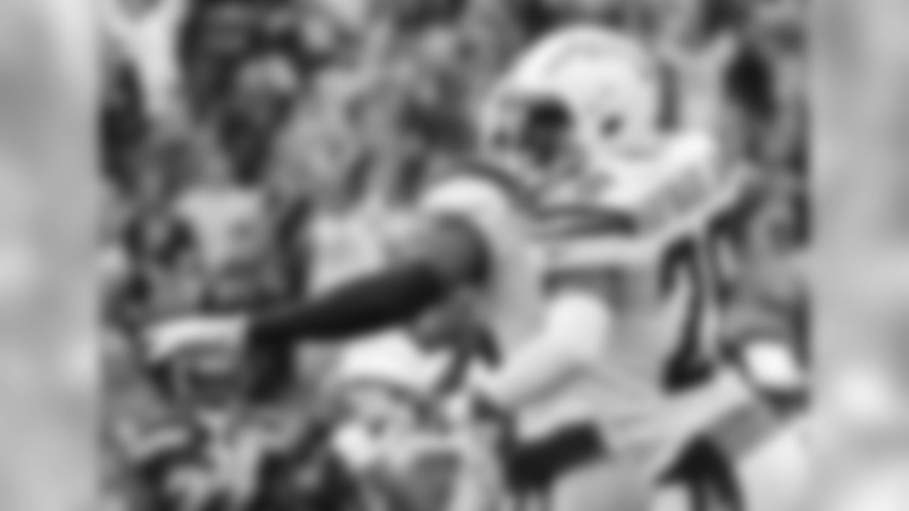 Casey Hayward celebrates after the final play of an NFL football game against the Seattle Seahawks, Sunday, Nov. 4, 2018, in Seattle. (AP Photo/Ted S. Warren)