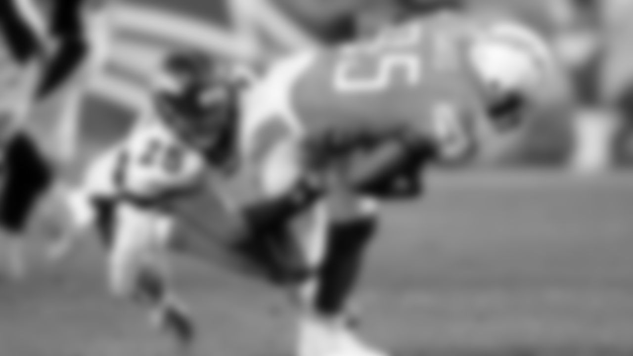 002_AP_111127081540.jpg