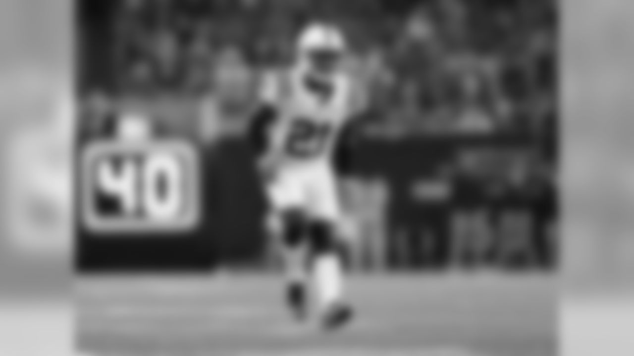 Week 5: LAC vs. NYG - Travel - Darius Philon