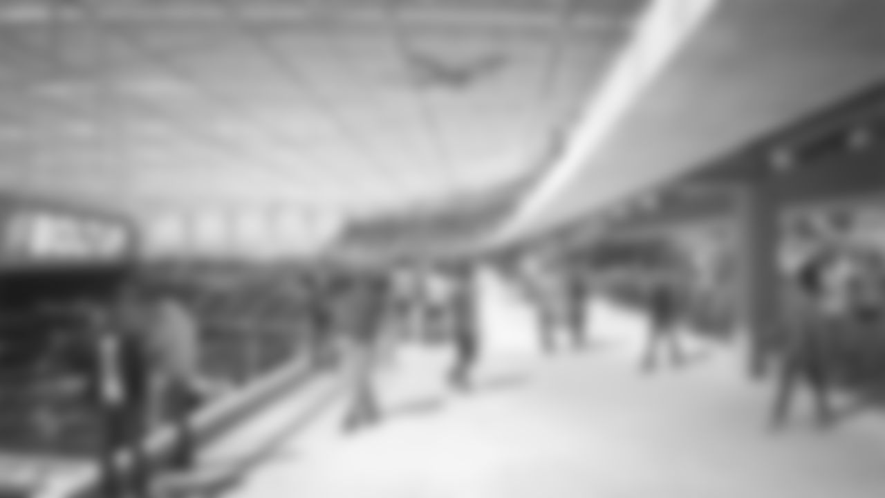 #16_Level_8_Midfield_Reserved_Bar_Concourse