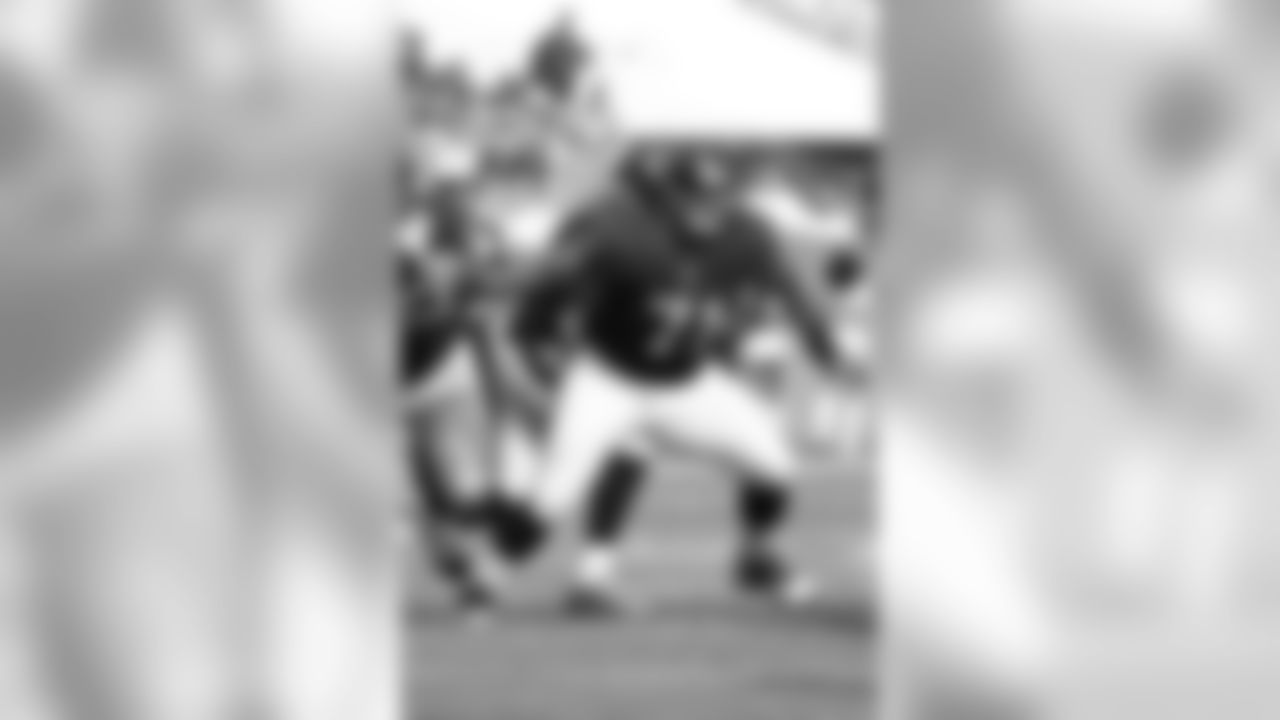 Houston Texans lineman Xavier Su'a-filo (71) looks to block during a Week 7 NFL game against the Miami Dolphins on Oct. 25, 2015, in Miami Gardens, FL. The Dolphins beat the Texans 44-26. (Matt Patterson via AP)