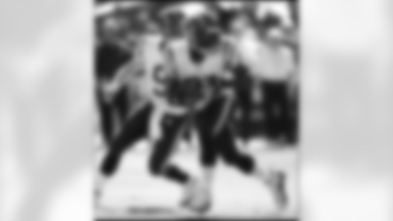 Led by yet another huge day from LaDainian Tomlinson, the Chargers picked up their fourth-straight win over the rival Raiders at McAfee Coliseum Sunday. The Bolts evened their record at 3-3 with the 27-14 victory. (Photo: Chargers.com/Mike Nowak)