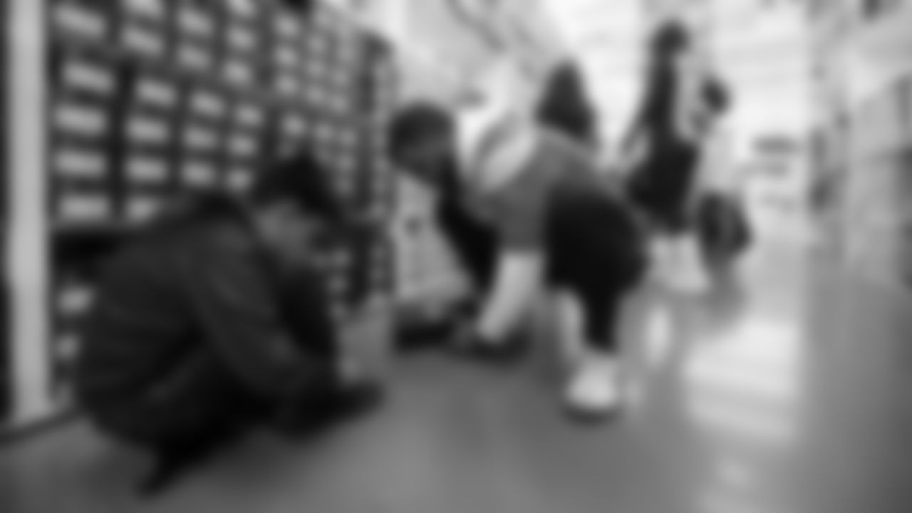 191203_ShoeGiveaway_CME_029