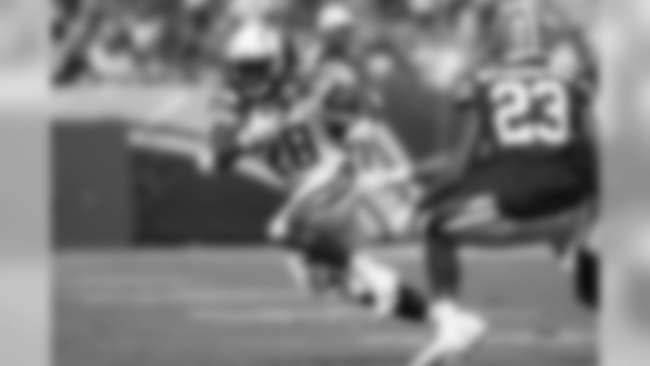 Melvin Gordon runs downfield during the Bolts matchup against the 49ers.