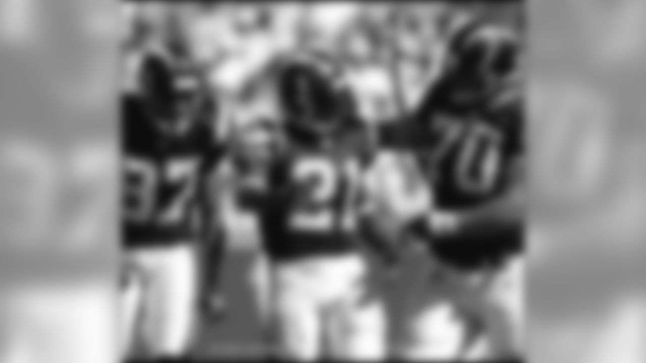The San Diego Chargers offense took full advantage of the depleted New England Patriots defense en route to a dominating 41-17 victory. (Chargers.com/Mike Nowak)
