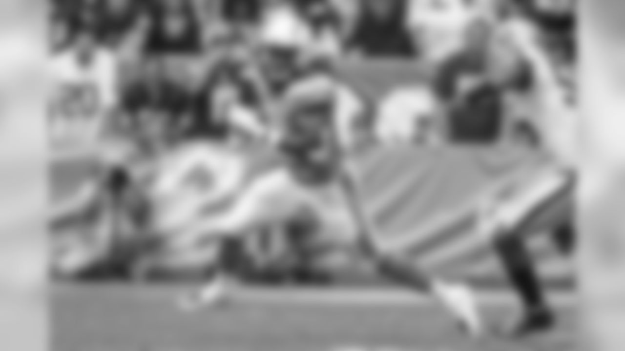 Melvin Gordon runs the ball downfield during the Bolts' Week 5 matchup against the Oakland Raiders at ROKiT Field at StubHub Center.