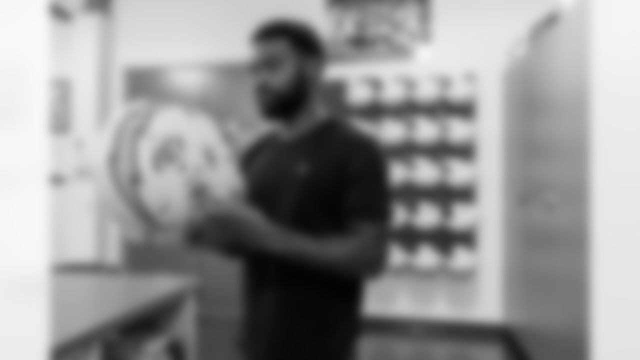 The Chargers 2023 rookie class gets fitted for their gear