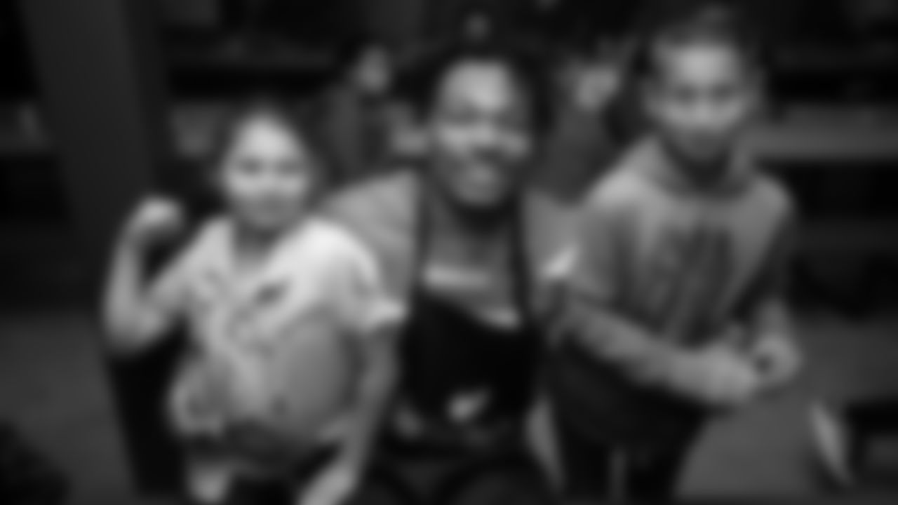 010_191125_HaywardHands_Thanksgiving_CME_051