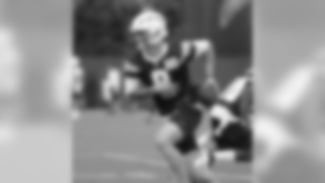 9 QB Nic Shimonek