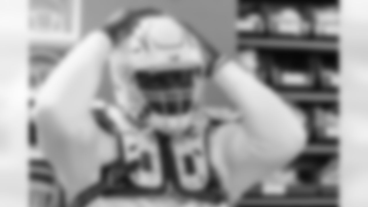The Chargers 2023 rookie class gets fitted for their gear