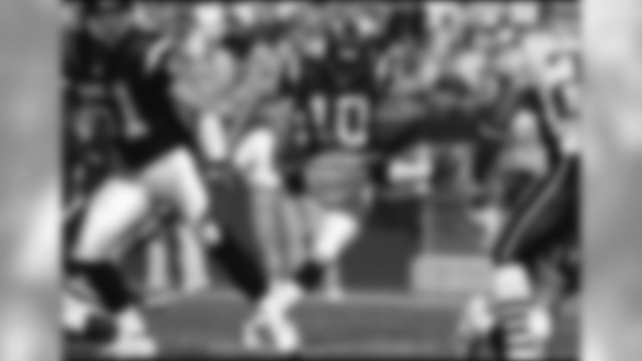 The San Diego Chargers offense took full advantage of the depleted New England Patriots defense en route to a dominating 41-17 victory. (Chargers.com/Mike Nowak)