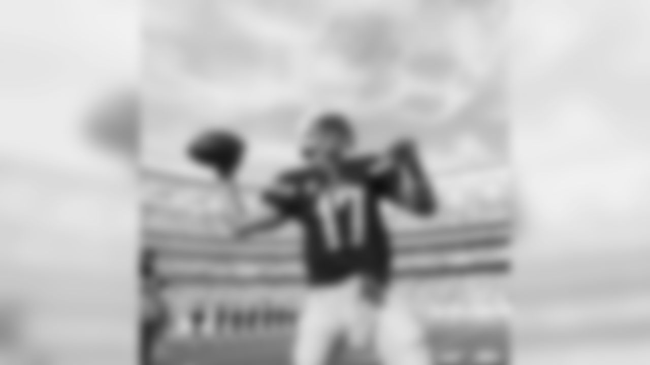 The Chargers beat the Miami Dolphins in the final home game of the 2015 season 30-14.