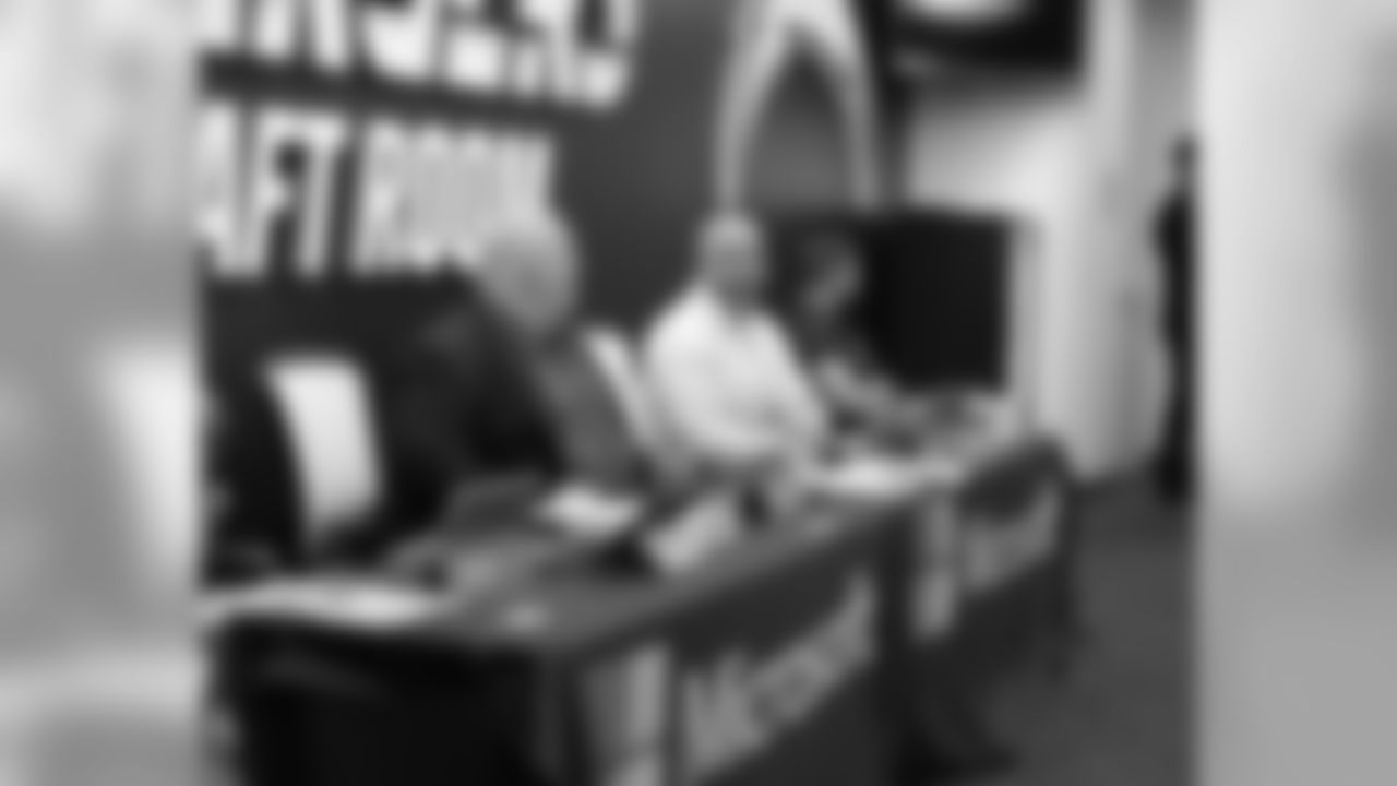 042519_Draft_Room_013