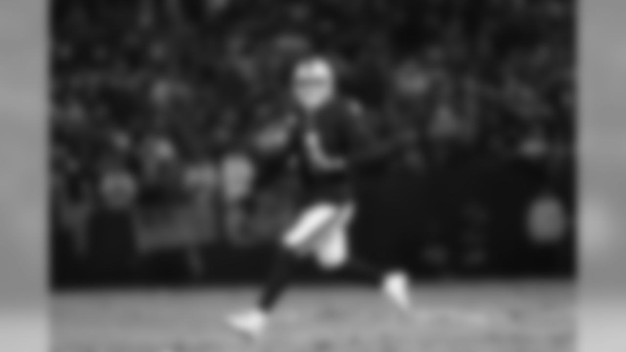 Oakland Raiders quarterback Derek Carr (4) throws the ball out of the pocket during a week 15 NFL football game against the Dallas Cowboys on Sunday, Dec. 17, 2017 in Oakland, Calif. Dallas won 20-17. (Aaron M. Sprecher via AP)