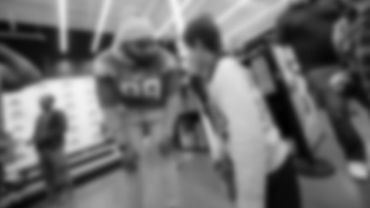 191203_ShoeGiveaway_CME_024