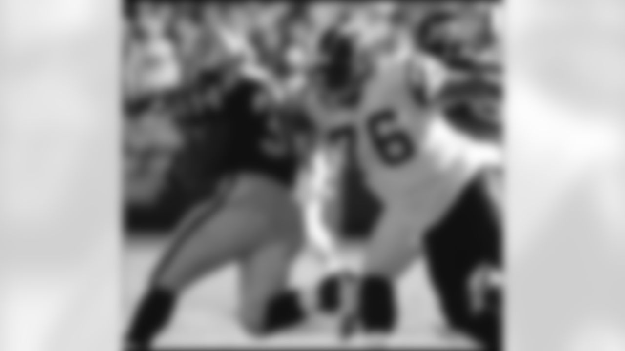 Led by yet another huge day from LaDainian Tomlinson, the Chargers picked up their fourth-straight win over the rival Raiders at McAfee Coliseum Sunday. The Bolts evened their record at 3-3 with the 27-14 victory. (Photo: Chargers.com/Mike Nowak)