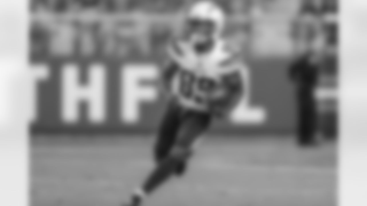 JJ Jones runs the ball against the San Francisco 49ers during the last preseason game.