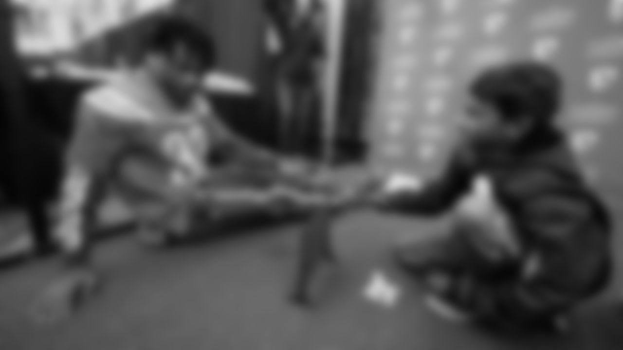 191203_ShoeGiveaway_CME_047