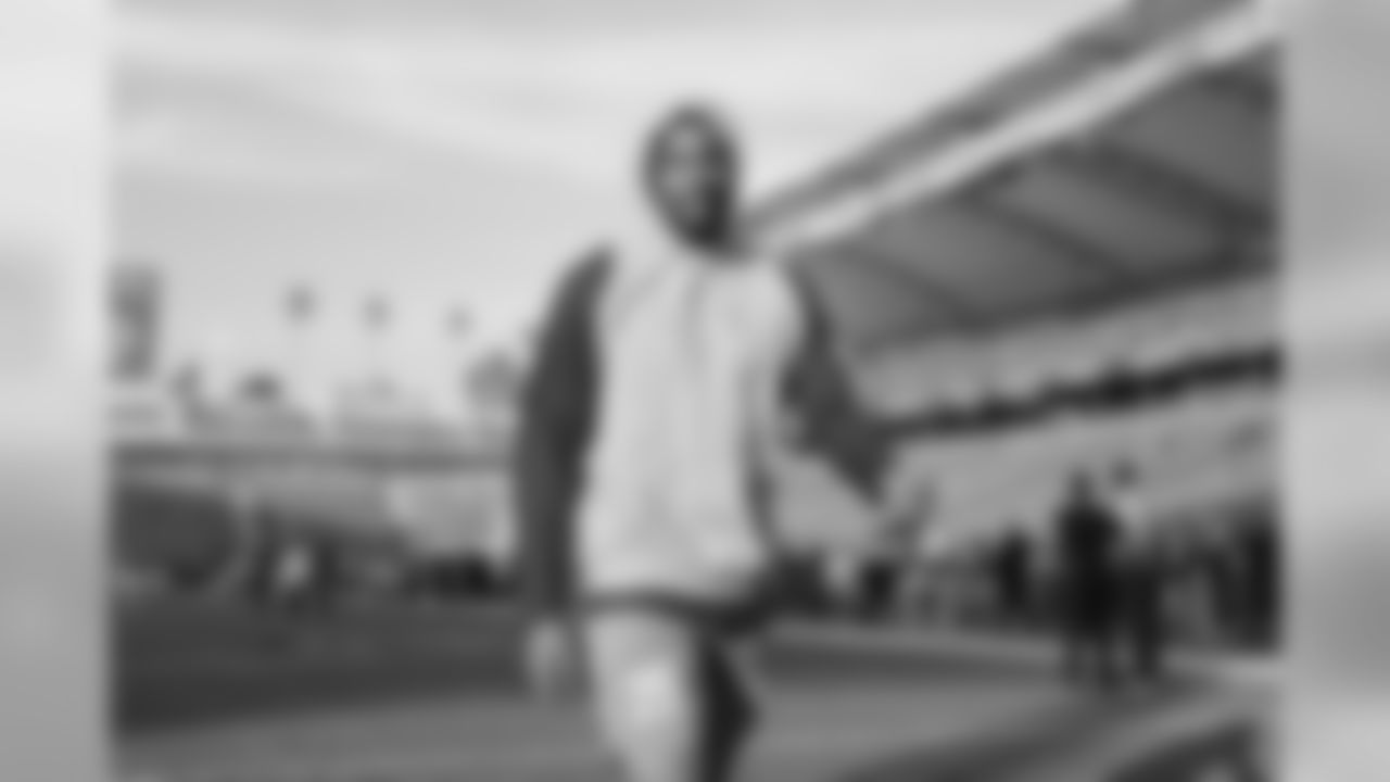 Jeff Richards flashes a smile while warming up ahead of the Week 16 matchup against the Baltimore Ravens at ROKiT Field at StubHub Center.