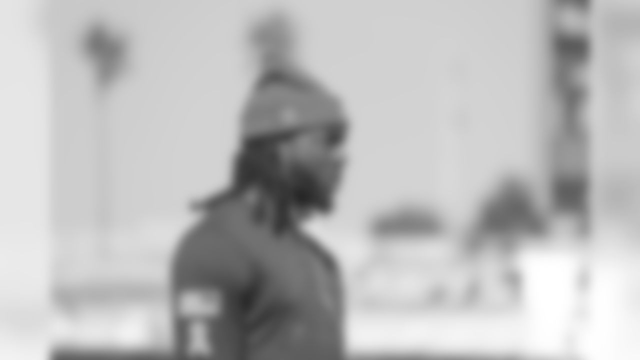 Mike Williams on the field before the Week 11 contest against the Denver Broncos.