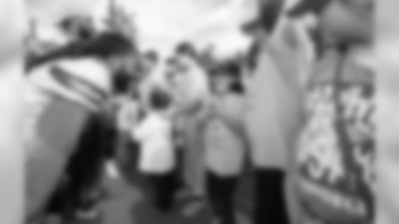 122018_Haywards_Hands020