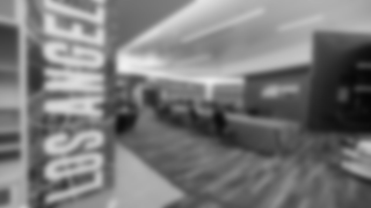 220428_DraftRoomGallery_011