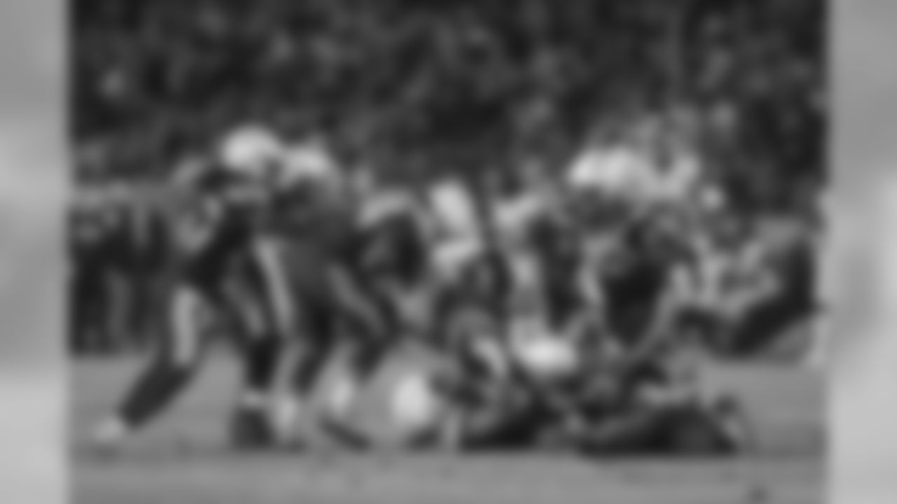 The Bolts work to stop the run during the Week 16 matchup against the Baltimore Ravens at ROKiT Field at StubHub Center.